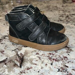 Ugg kids rennon II 13 black Velcro high top sneaker
